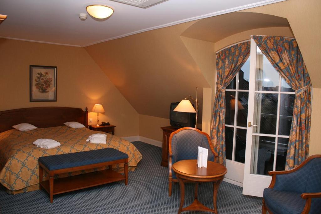 Hotel Altes Gymnasium Husum  Pokoj fotografie